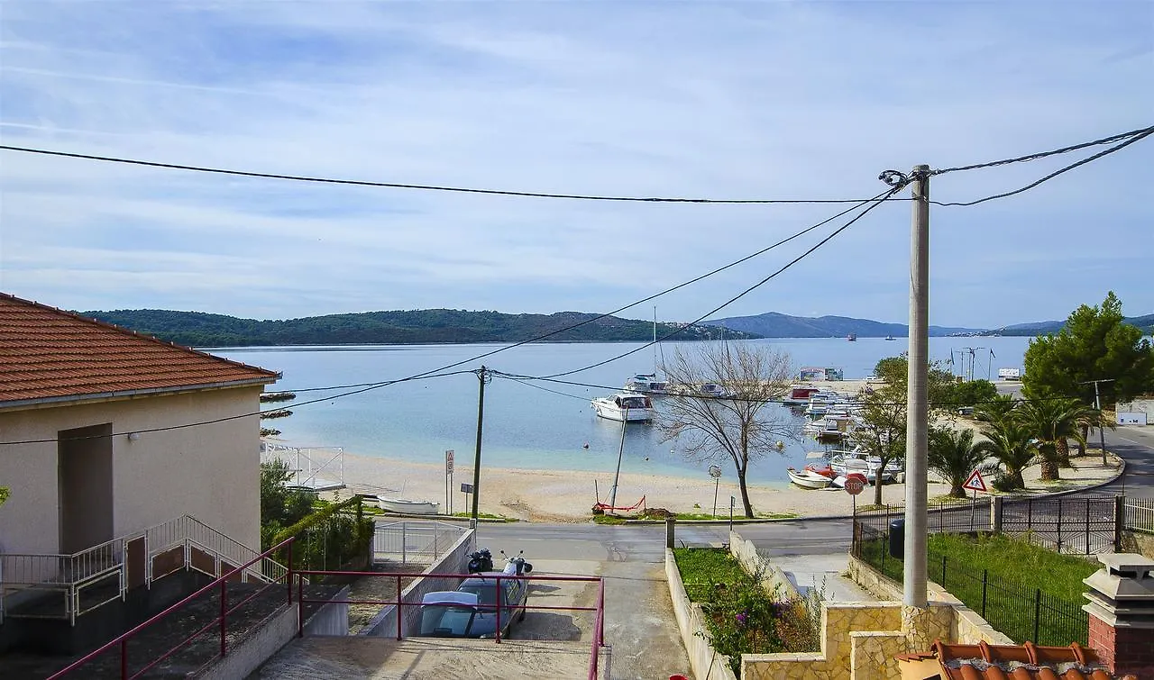 Apartments Karlo Trogir 0*,