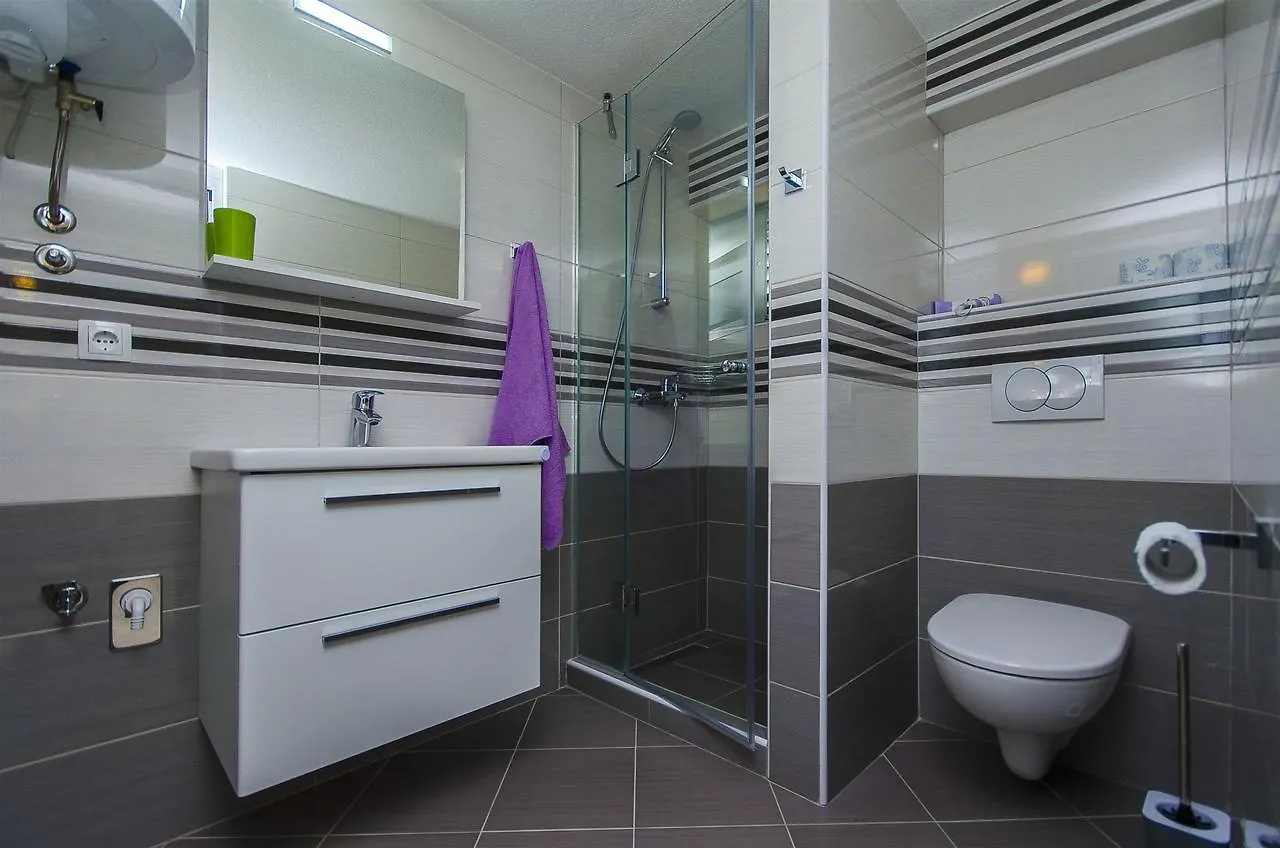 Apartments Karlo Trogir 0*,